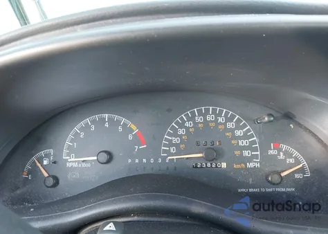 2002 Pontiac Grand Prix Se z USA, uszkodzony, nr VIN 1G2WK52J82F290516